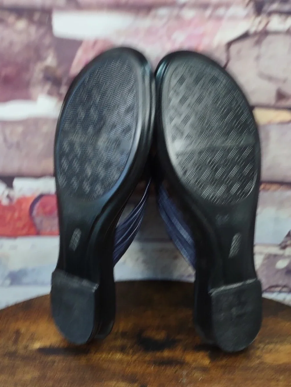 Italian Shoemakers Knot-Front Leather Thong Sandals
